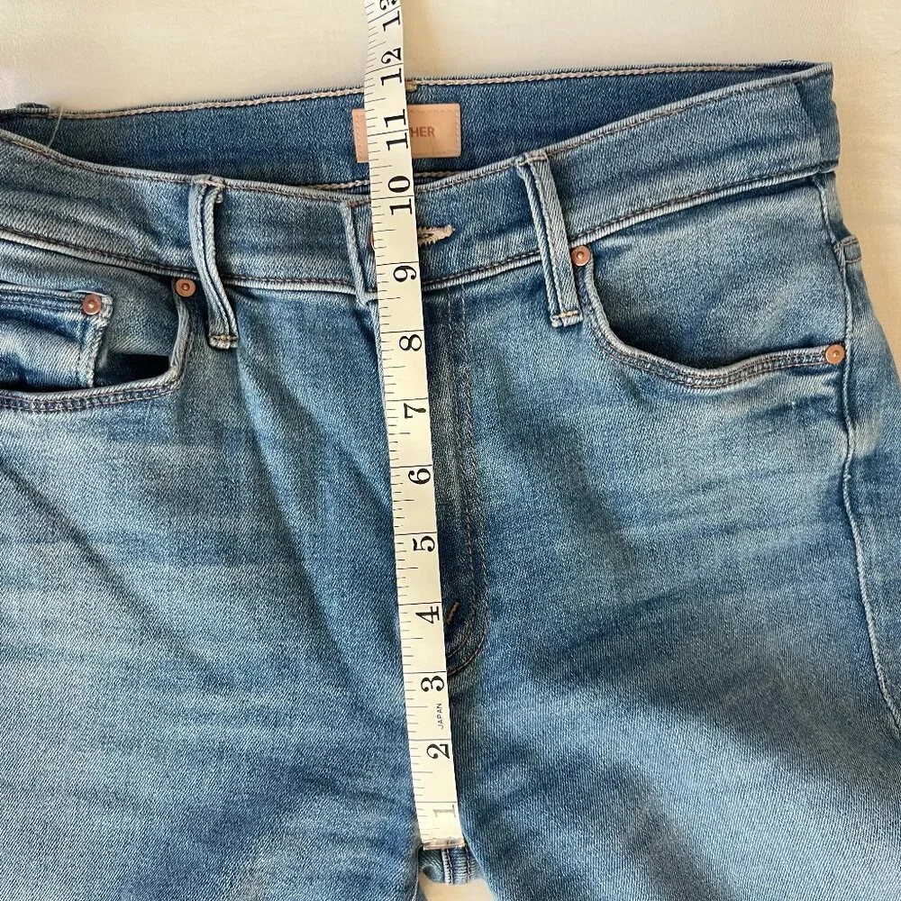 MOTHER Weekender Fray Jeans Size 27 in Groovy Kind of Love - Picture 5 of 9